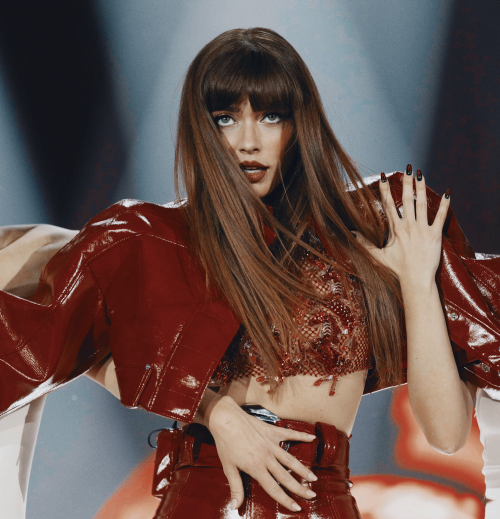 Annalisa annuncia il nuovo tour negli Palasport it...