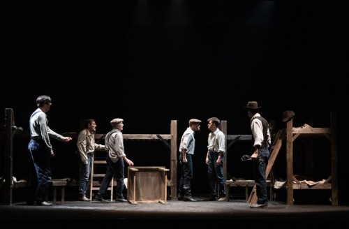 UOMINI E TOPI : IL SOGNO FRAGILE DELL’AMICIZIA  al Teatro San Babila di Milano