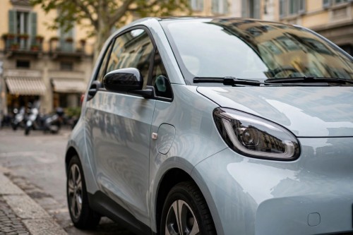 Milano, nuovo bando per il car sharing: più veicoli elettrici e servizio esteso alle periferie