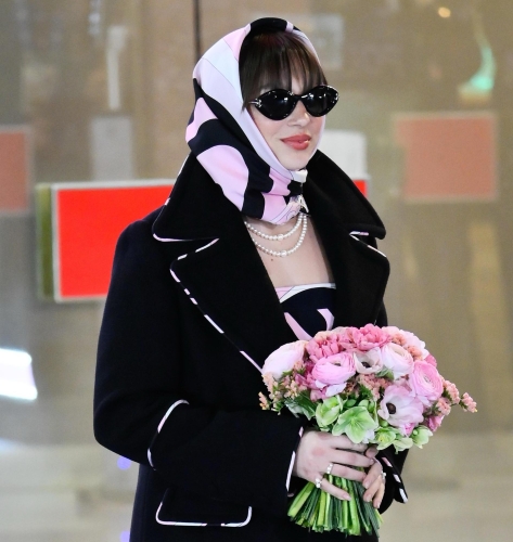 Sarah Toscano sul Green Carpet di Sanremo con le perle Miluna